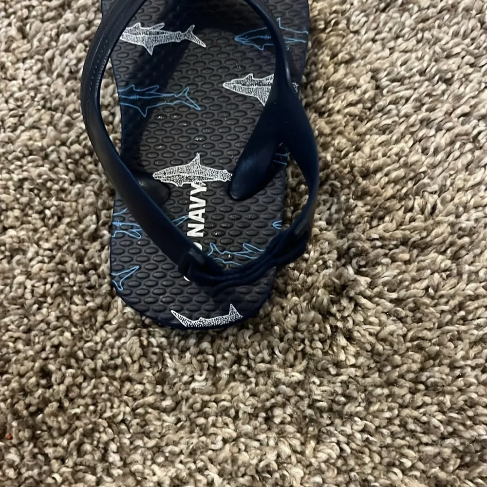 Old Navy Infant/Toddler‎ Shark Flip Flops with Heel Strap